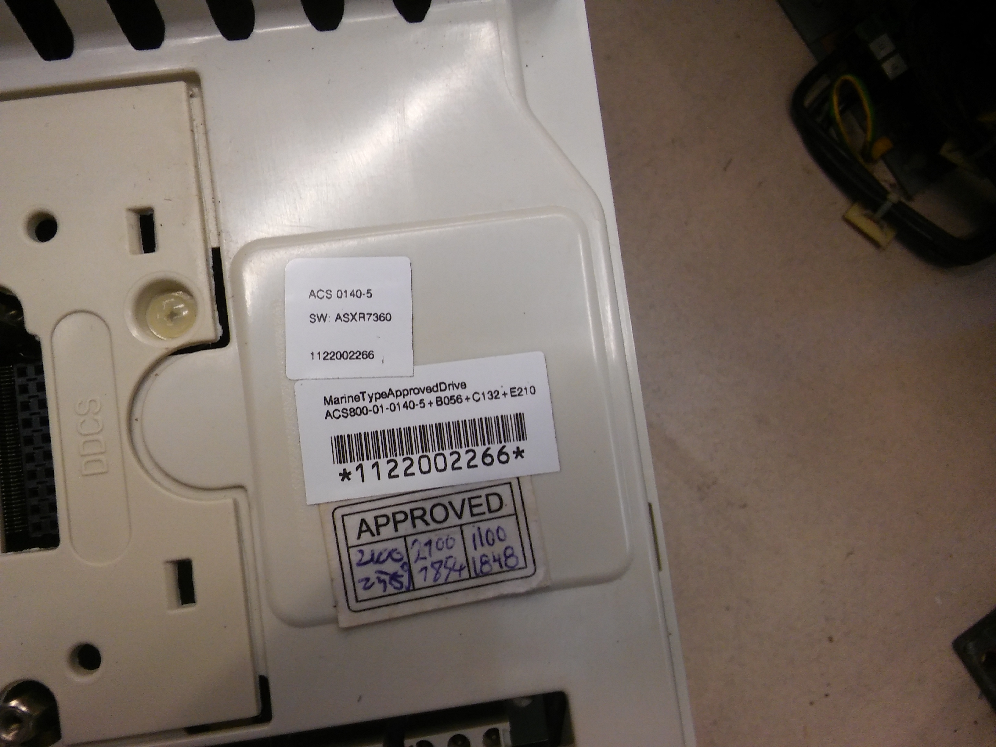 ABB ACS800-01-0140-5 ACS800-01-0140-5 B056-C132-E210 90KW SÜRÜCÜ
