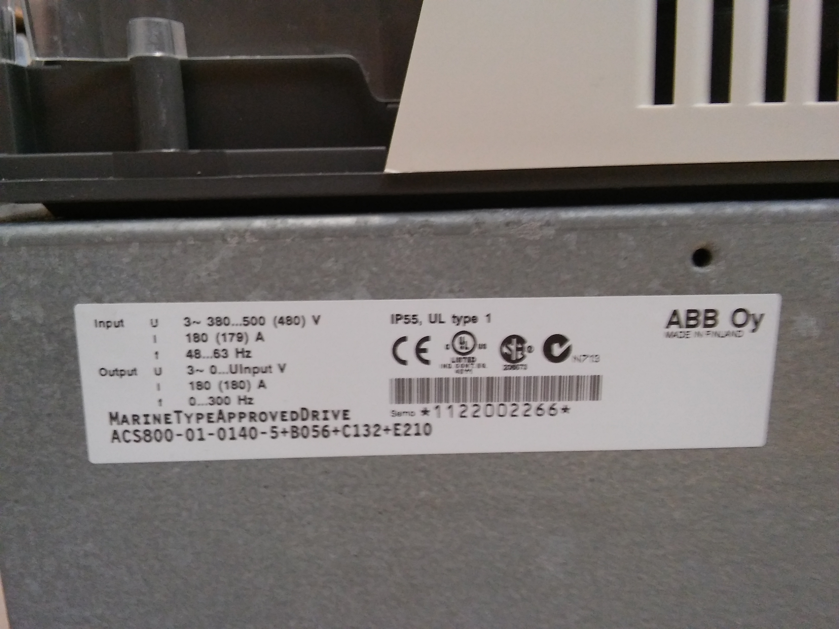 ABB ACS800-01-0140-5 ACS800-01-0140-5 B056-C132-E210 90KW SÜRÜCÜ