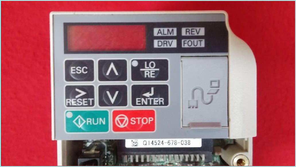 YASKAWA CIMR-VCBA0003BAA  CIMR VCBA0003BAA CIMRVCBA0003BAA CIMR 0,75-0,55 KW SÜRÜCÜ