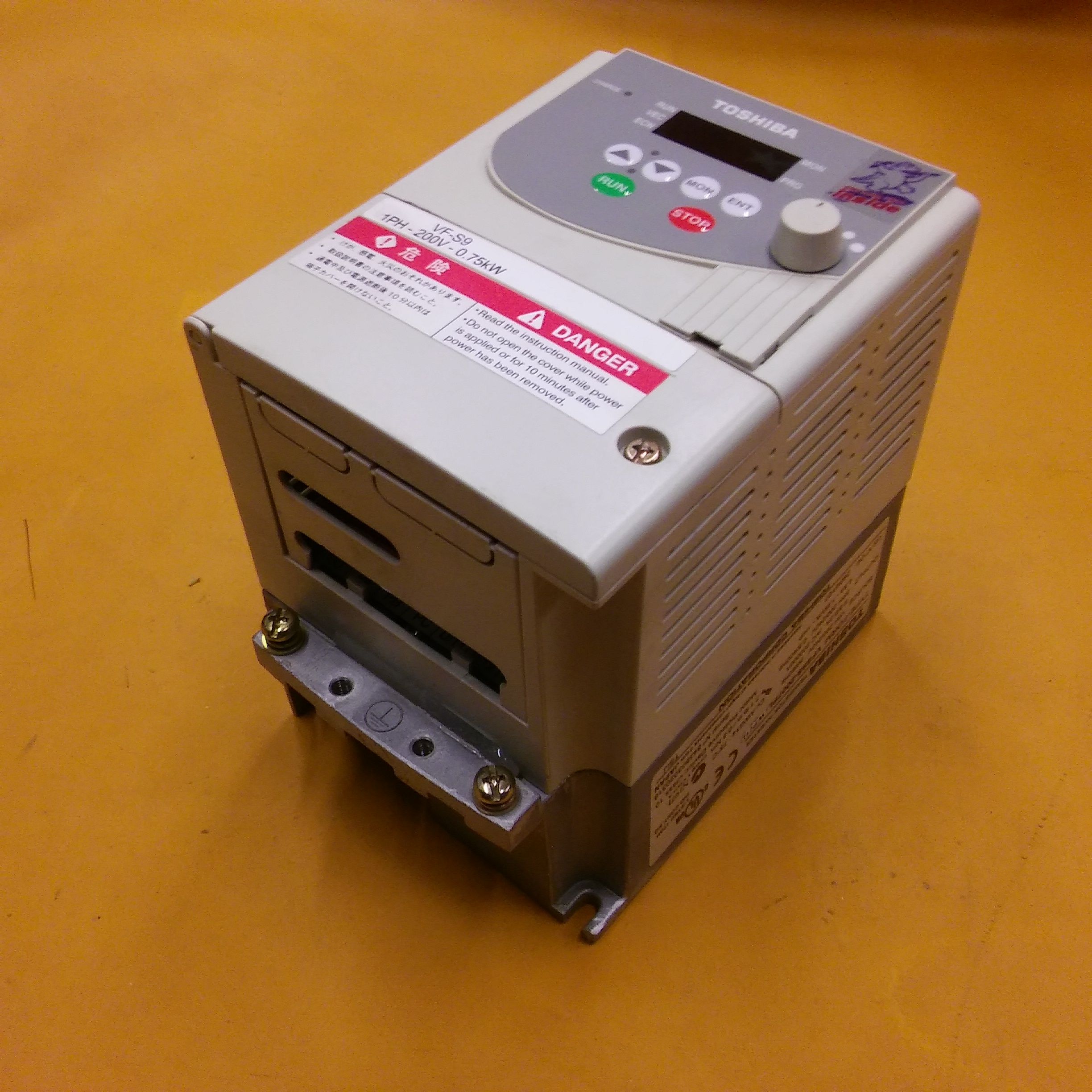 TOSHIBA VFS9S-2007PL-WP 1 VFS9S- VF-S9 1PH-200V-0,75KW EMC NOİSE FİLTER İNSİDE SÜRÜCÜ