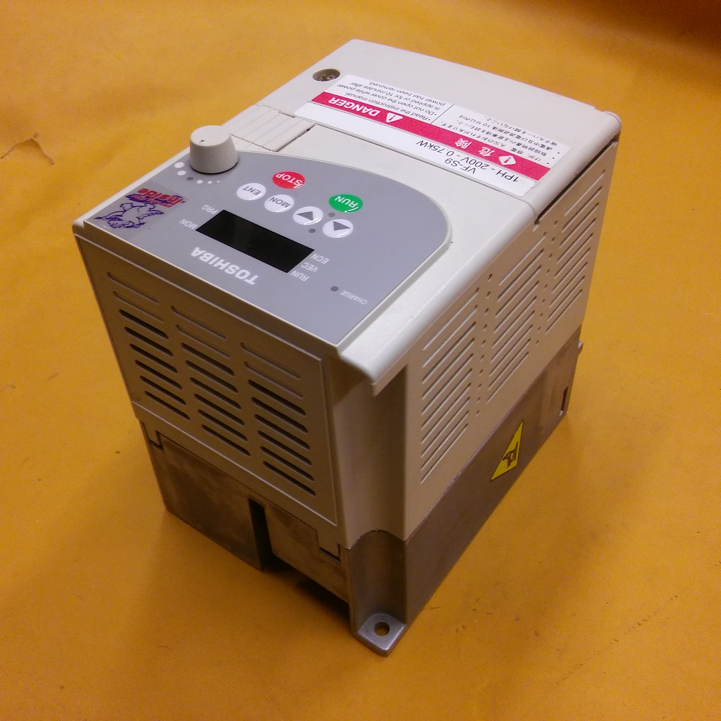 TOSHIBA VFS9S-2007PL-WP 1 VFS9S- VF-S9 1PH-200V-0,75KW EMC NOİSE FİLTER İNSİDE SÜRÜCÜ