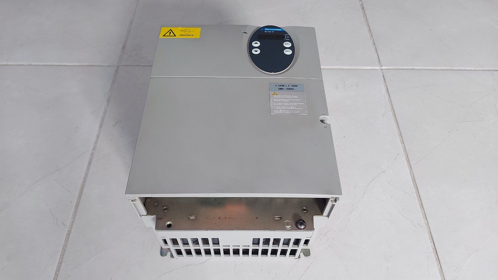 TELEMECANİQUE ATV31HU55N4 ATV31 5,5KW 7,5HP SÜRÜCÜ