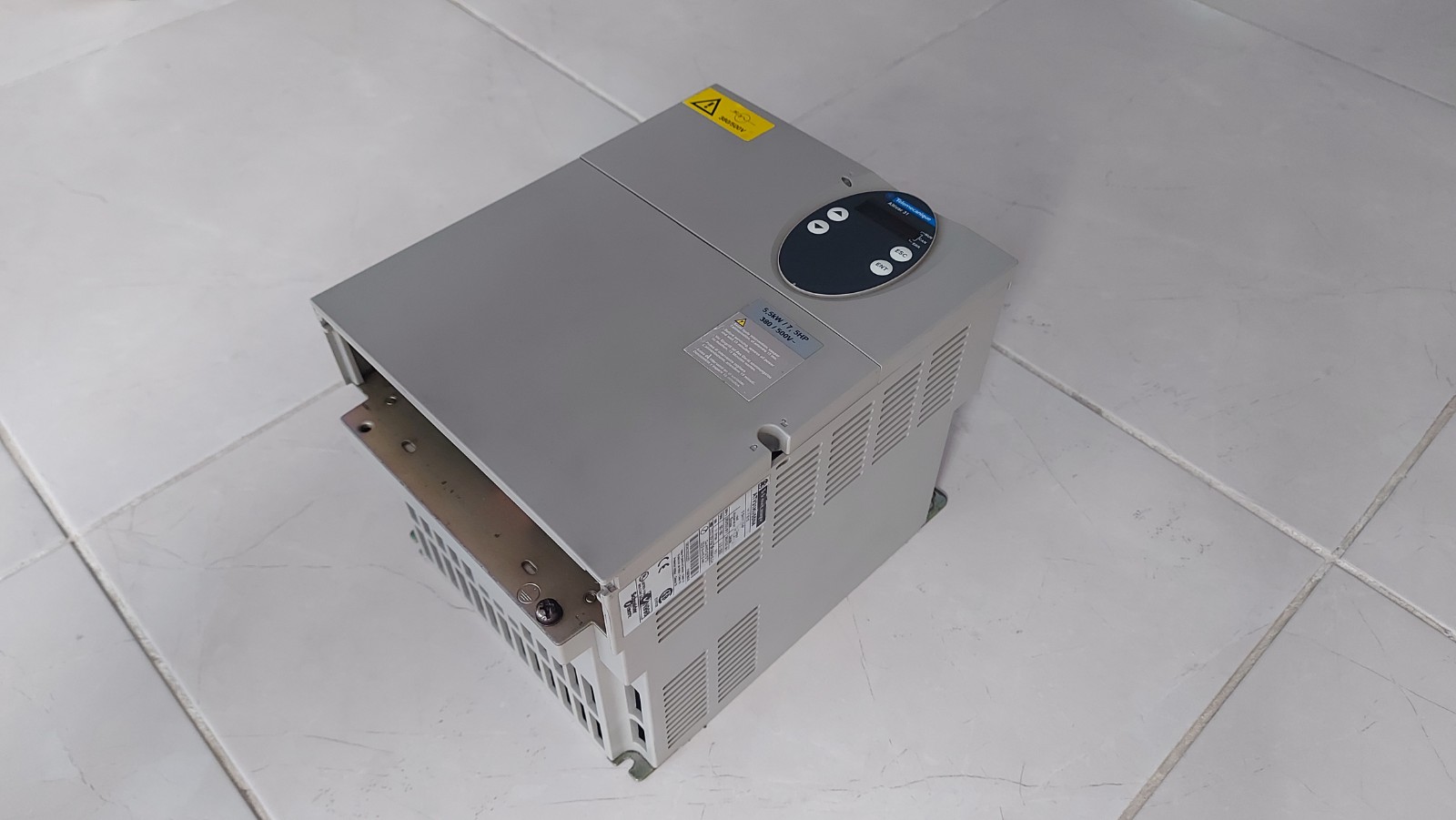 TELEMECANİQUE ATV31HU55N4 ATV31 5,5KW 7,5HP SÜRÜCÜ