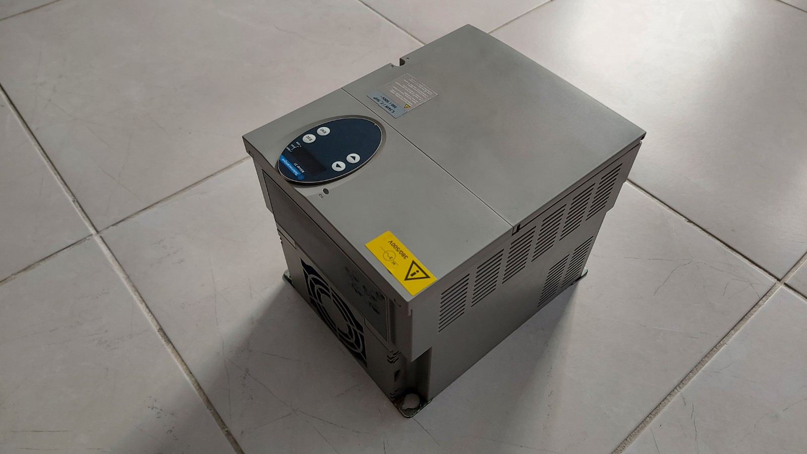 TELEMECANİQUE ATV31HU55N4 ATV31 5,5KW 7,5HP SÜRÜCÜ