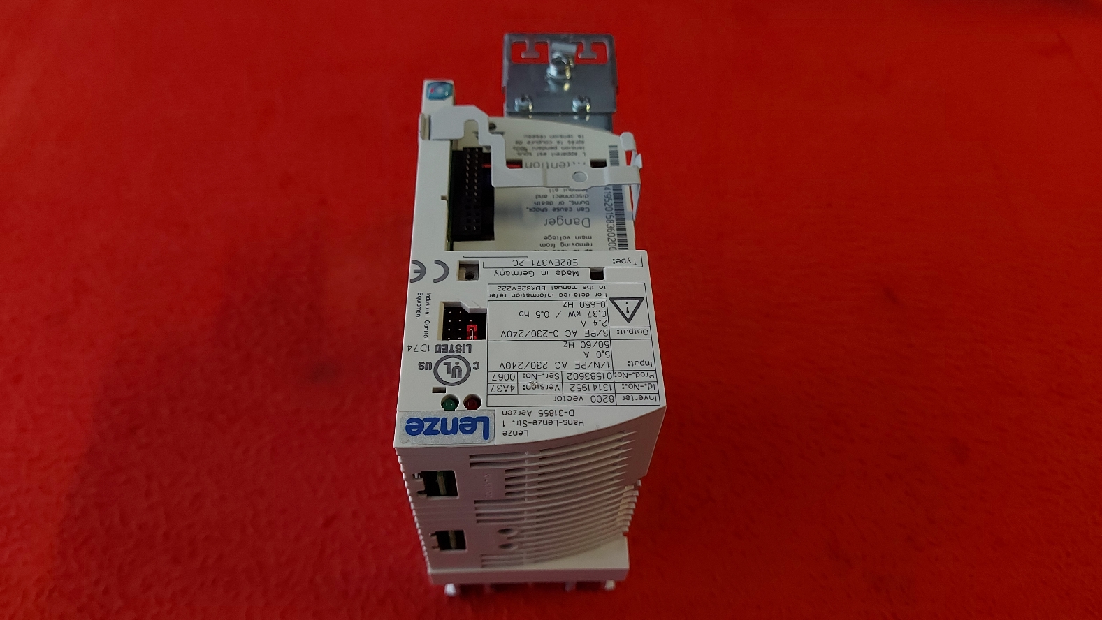 LENZE E82EV371_2C E82EV371-2C E82EV371_2B E82EV371-2B 13141952 E82EV371 2C 0.37 KW SÜRÜCÜ