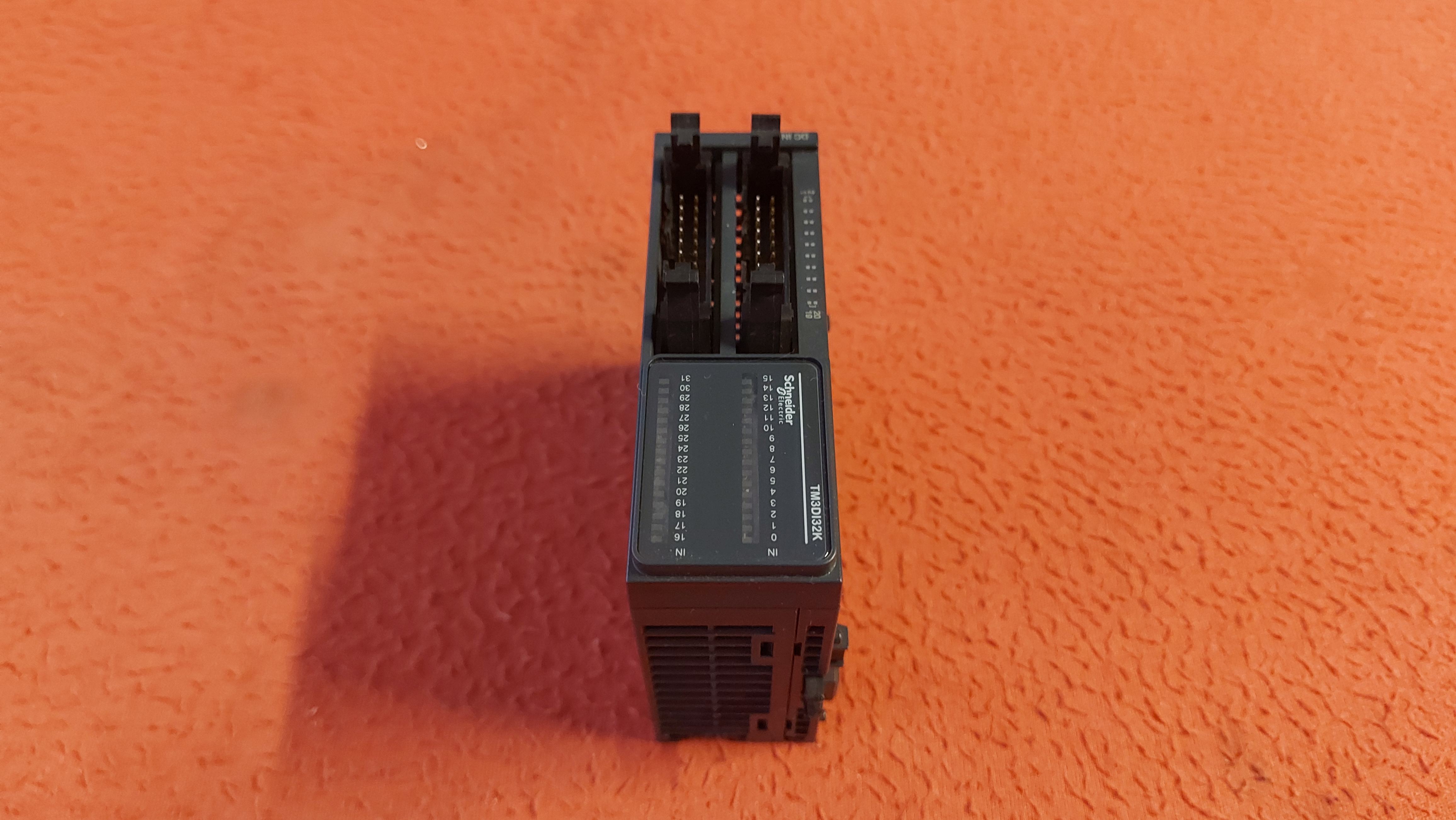 SCHNEİDER TM3DI32K