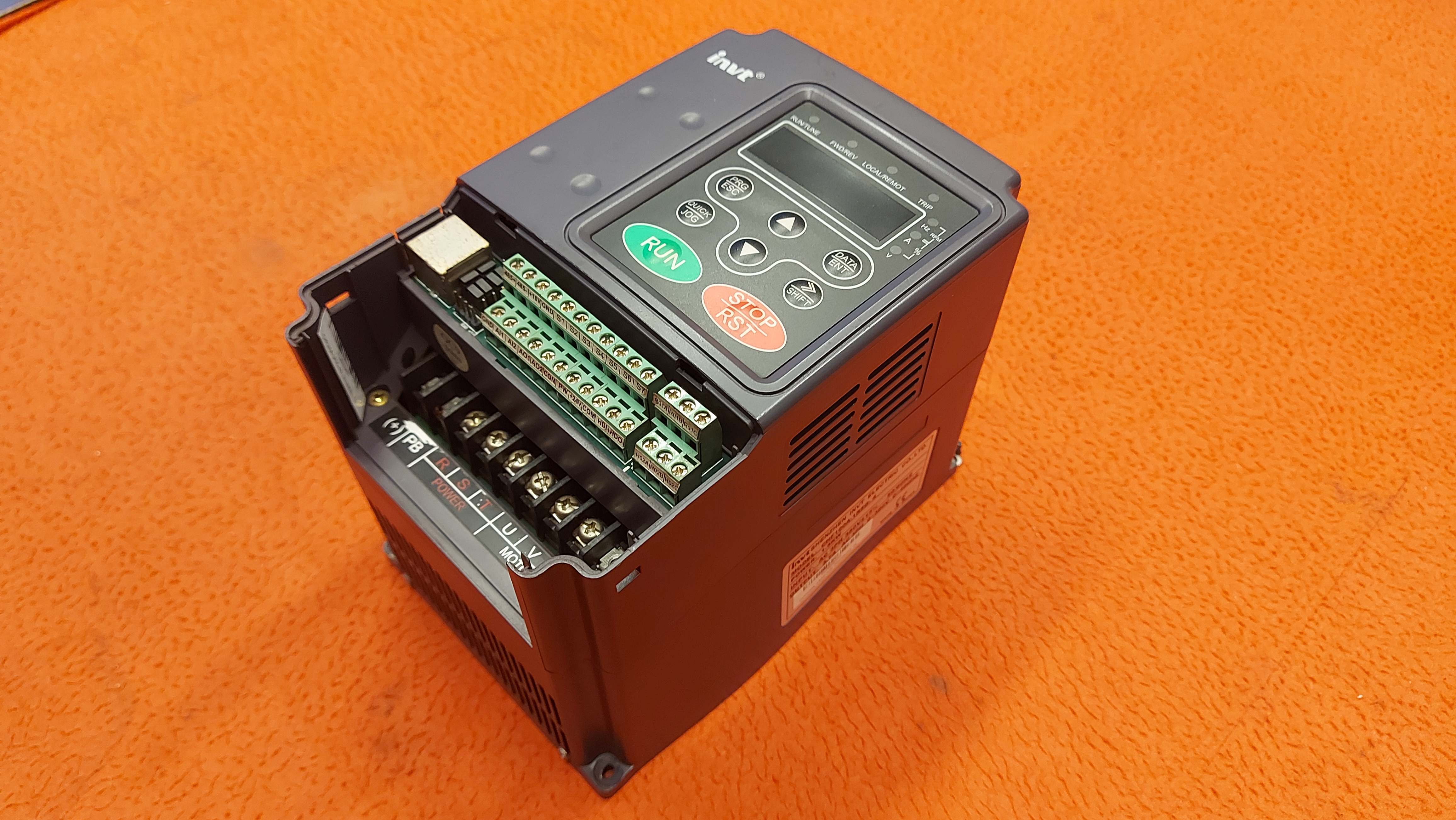 İNVT CHF100A-1R5G-4 1.5 KW TRİFAZE SÜRÜCÜ