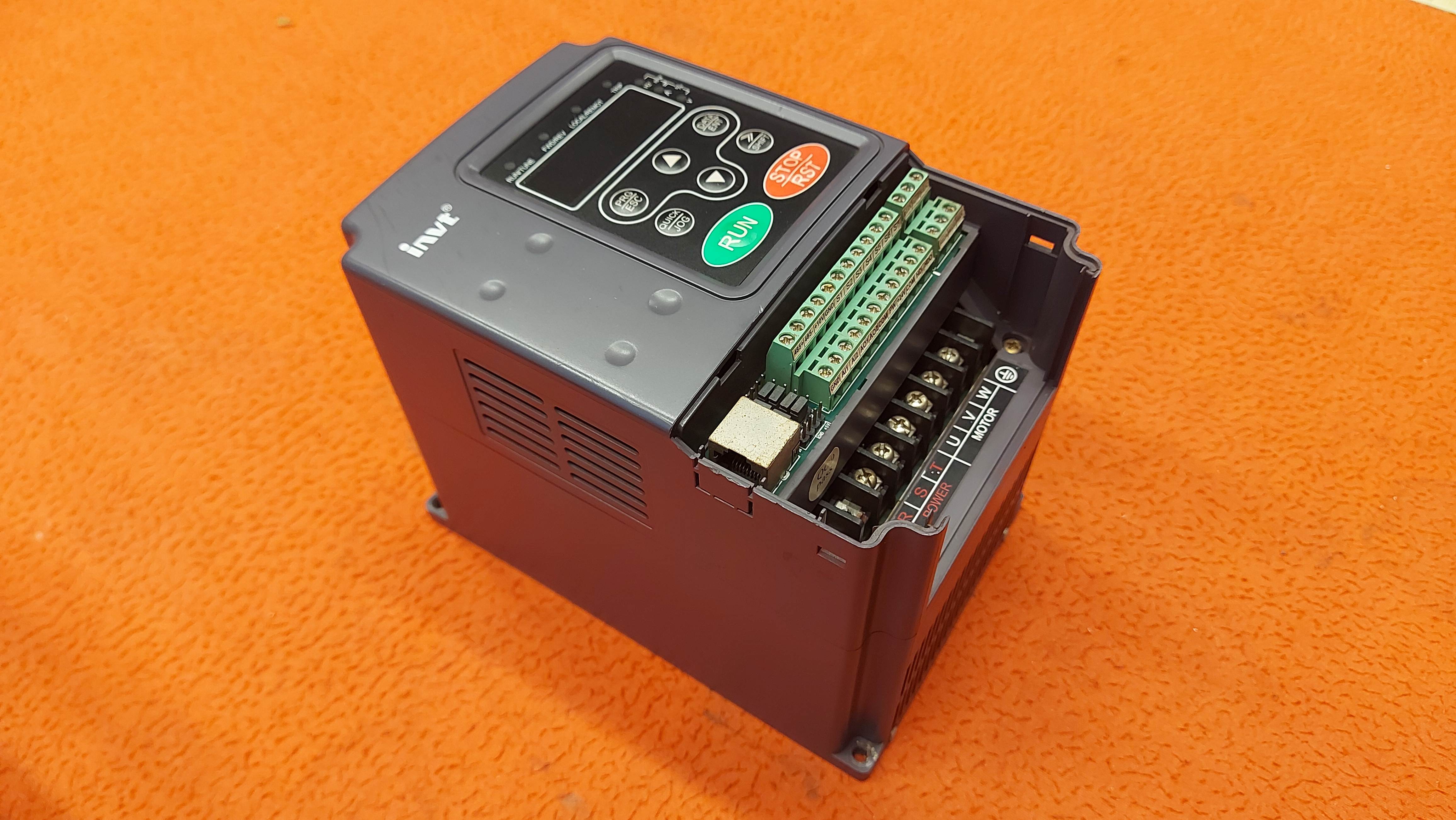 İNVT CHF100A-1R5G-4 1.5 KW TRİFAZE SÜRÜCÜ
