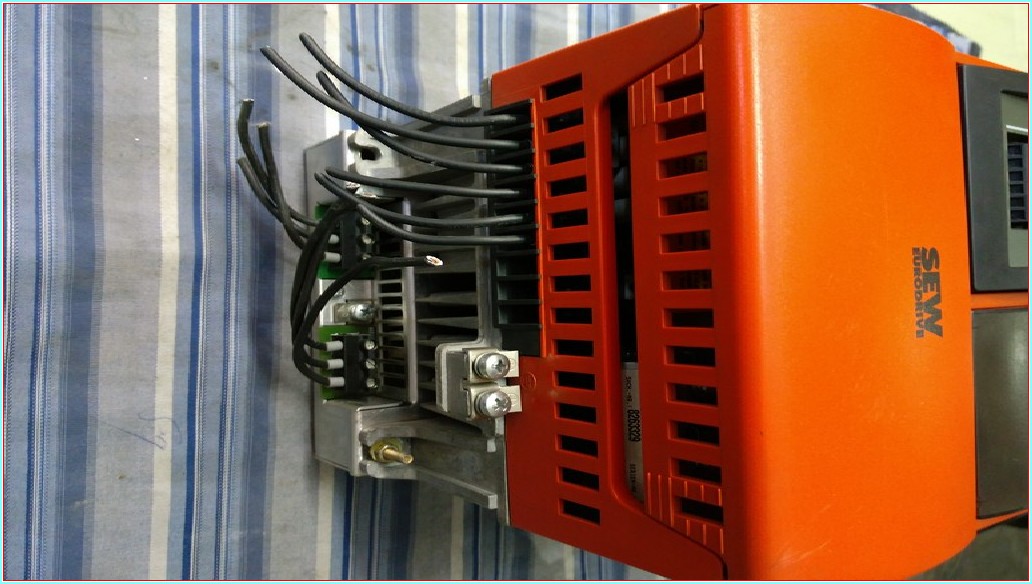 SEW MOVITRAC 31C022-503-4-00 3,8KVA SÜRÜCÜ