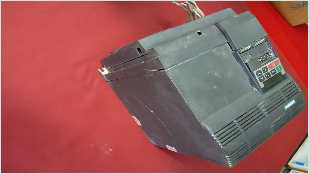 SIEMENS MICROMASTER 6SE9221-0DC40 4KW SÜRÜCÜ