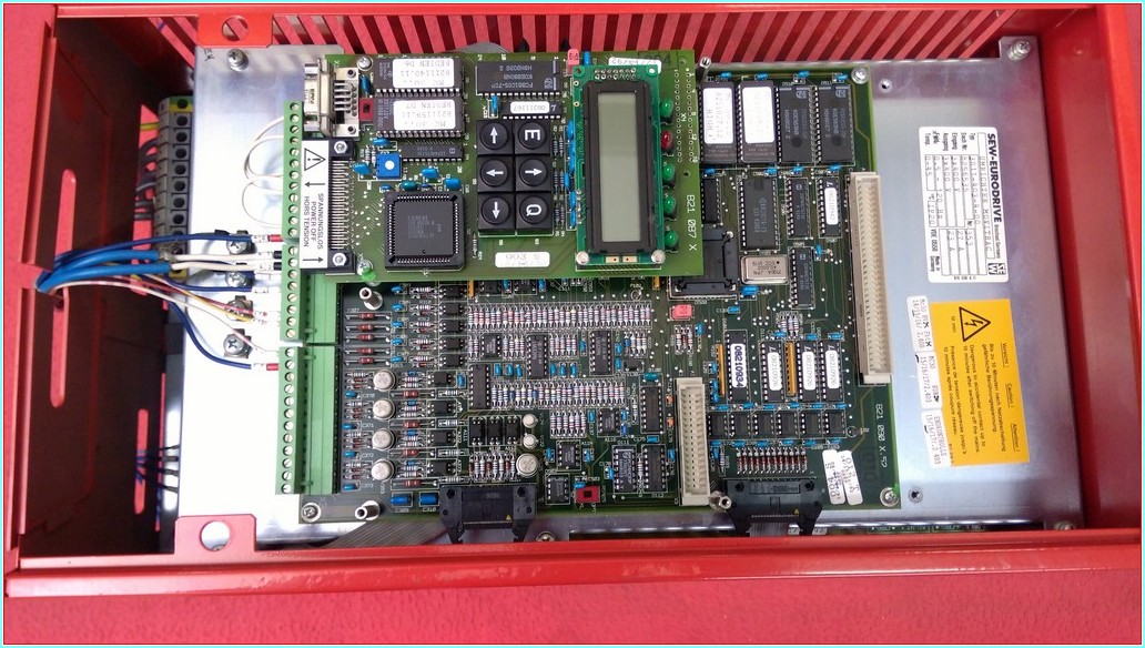 SEW EURODRIVE 3011-403-4-00 16KVA FREKANS ARTTIRICI