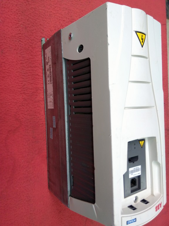 ABB ACH550-01-012A-4 5,5KW 11,9A (HVAC) HAVALANDIRMA SÜRÜCÜSÜ
