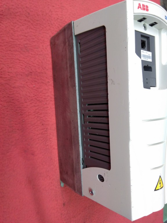 ABB ACH550-01-012A-4 5,5KW 11,9A (HVAC) HAVALANDIRMA SÜRÜCÜSÜ