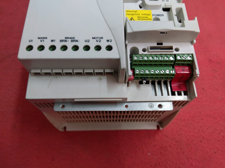 ABB ACS355-03E-12A5-4 ACS355 5,5KW SÜRÜCÜ